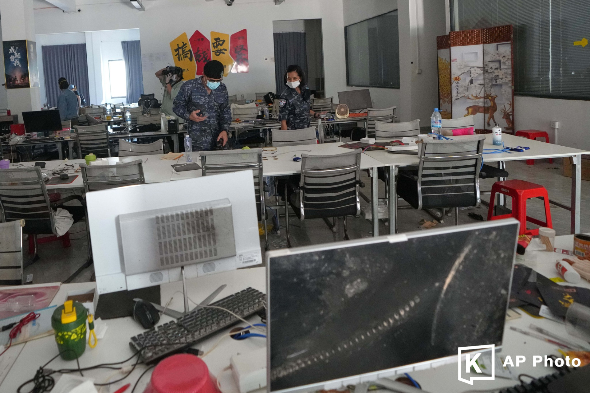 1775720814 619 Kich ban the SIM vuong vai khap 29 toa nha