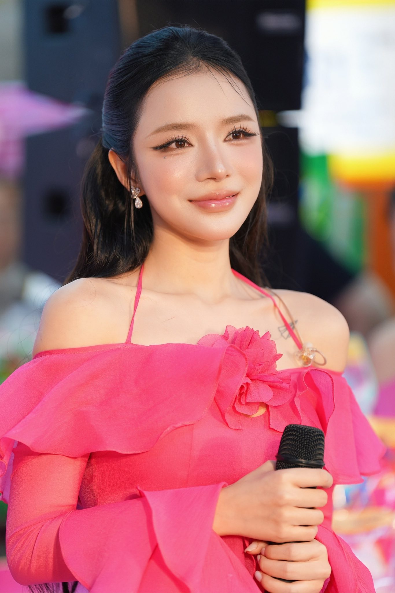 1775722170 28 My nhan tram ty showbiz Viet ra nhac la flop