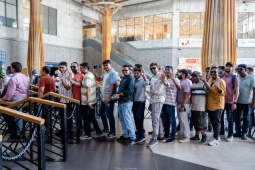 Du khách quốc tế tấp nập chiêm bái núi Bà Đen