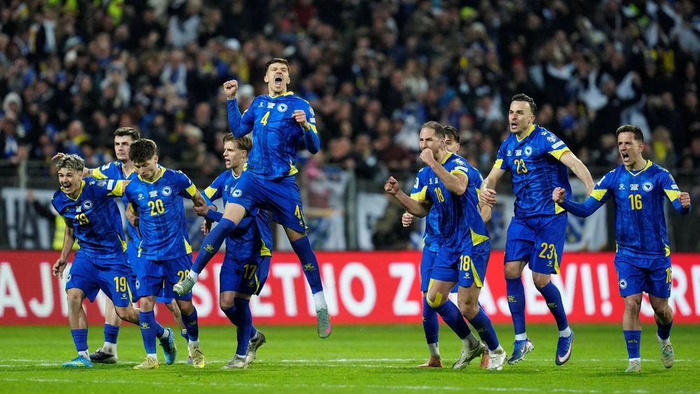 Cỡ như đội bóng trung bình yếu Bosnia- Herzegovina còn "thịt" được tuyển Ý thì Ý cũng nên ở nhà xem World Cup 2026. Ảnh: S.E Chum- anh-1.jpg