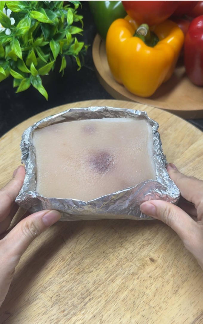 Làm heo quay 'ba không' bằng nồi chiên không dầu: bì nổ giòn rụm, thịt mềm ẩm - 2