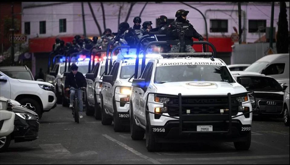 Lực lượng vệ binh tuần tra sau những cuộc trả thù khi trùm ma túy Nemesio bị bắn chết. Ảnh: Bola World- Cup- 2026-2.jpg