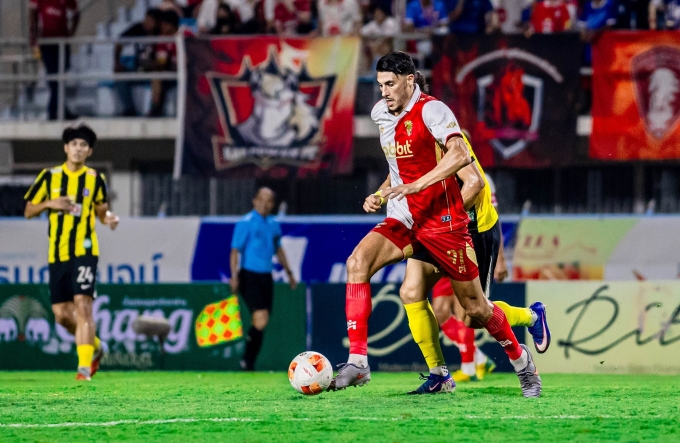 Kanchanaburi FC (áo đỏ trắng) thua BG Pathum United 0-2 ở vòng 27 Thai League 1 2025-2026 vào ngày 4/4/2026. Ảnh: Kanchanaburi Power FC