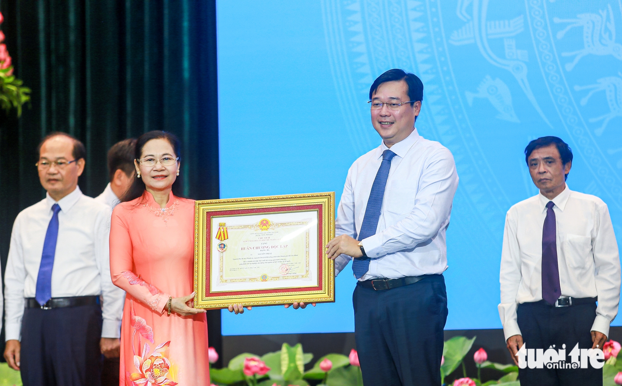 TP.HCM trao 87 huân chương lao động cấp Nhà nước, 25 cờ thi đua tại hội nghị yêu nước - Ảnh 2.
