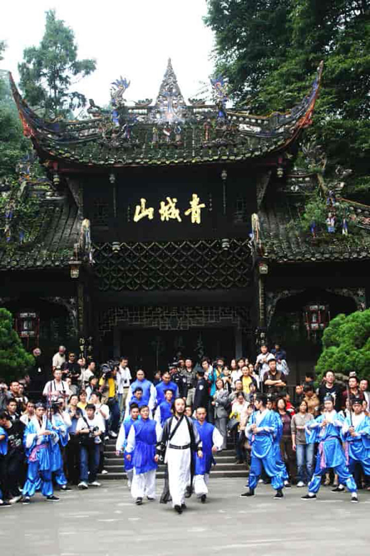 1775729177 867 Cao thu vo thuat Trung Quoc bo nghe bac si