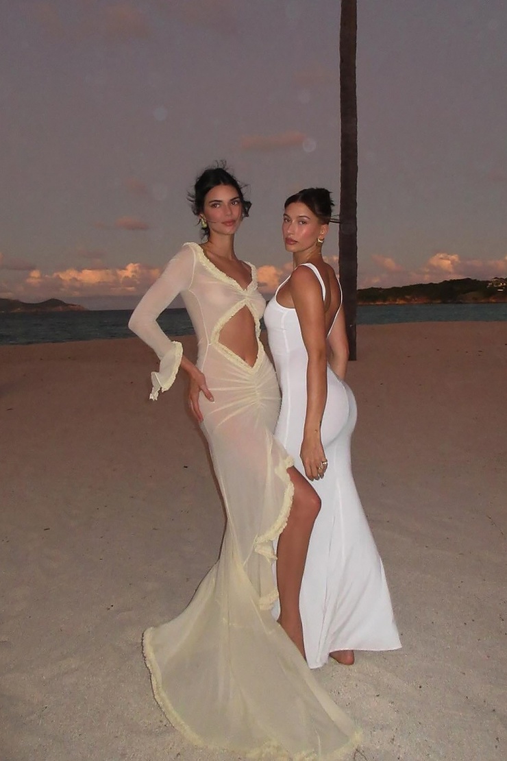 Nội y vô hình giúp mỹ nhân quốc tế tỏa sáng 8 Nội y 'vô hình' giúp mỹ nhân quốc tế tỏa sáng - 7