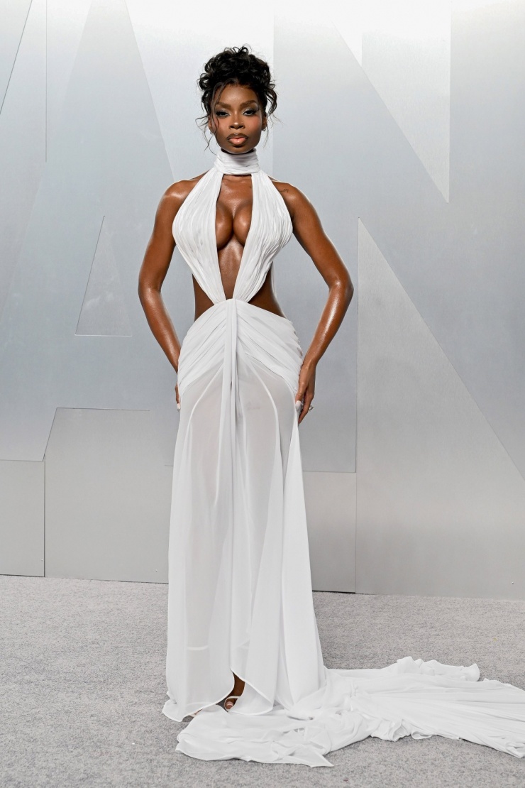 Nội y vô hình giúp mỹ nhân quốc tế tỏa sáng 11 Nội y 'vô hình' giúp mỹ nhân quốc tế tỏa sáng - 10