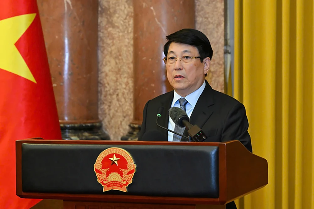 Nguyên Chủ tịch nước Lương Cường chia sẻ tại lễ bàn giao. Ảnh: NHÂN DÂN nhung-chia-se-cua-nguyen-chu-tich-nuoc-luong-cuong-tai-le-ban-giao-cong-tac-1.jpg