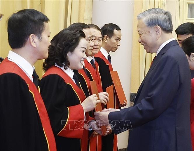 Tổng Bí thư Tô Lâm trao quyết định bổ nhiệm Thẩm phán Tòa án nhân dân tối cao 2026 - Ảnh 2.
