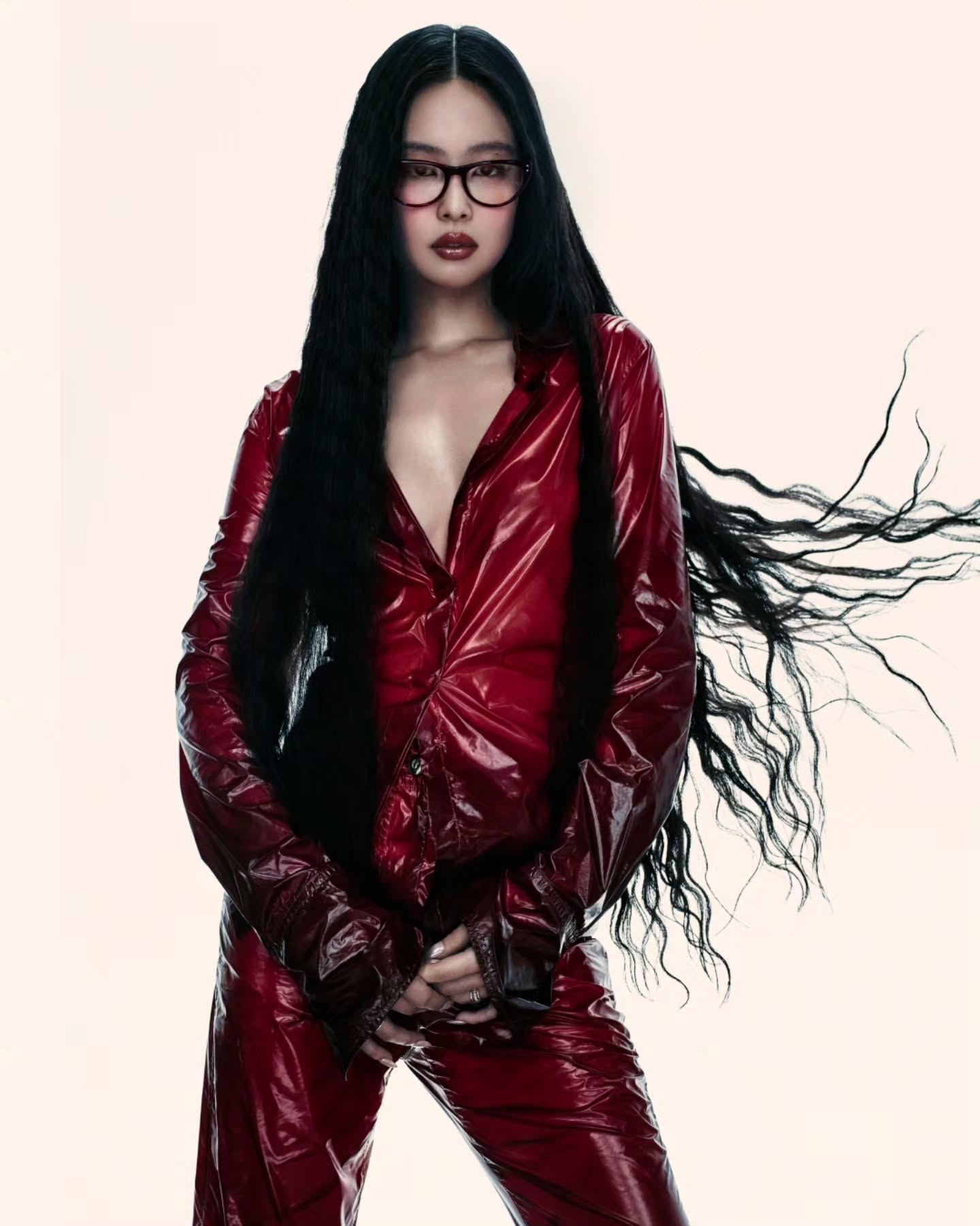 1775733885 177 Ray Ban chinh thuc goi Jennie bang title cuc oach bo