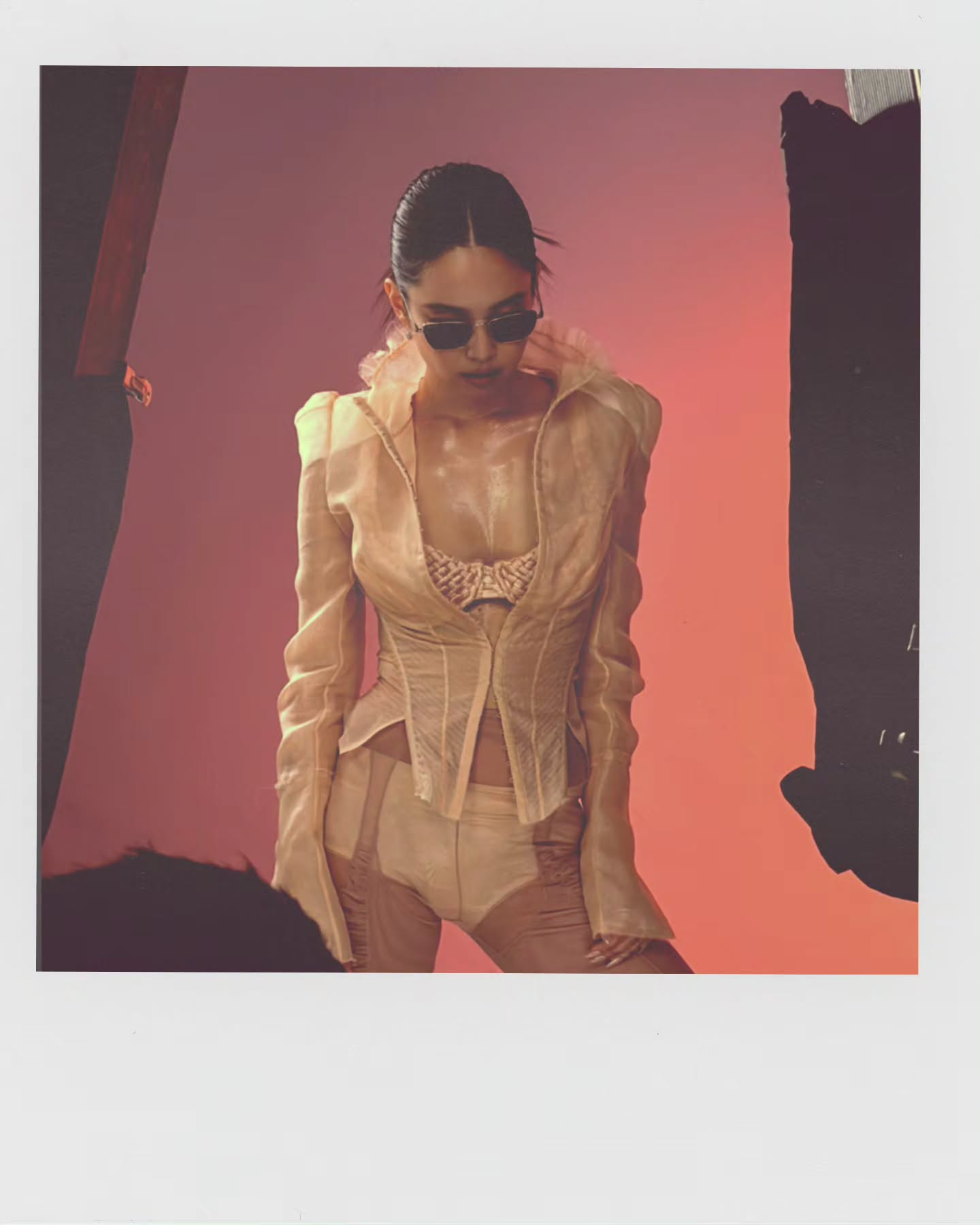 1775733891 156 Ray Ban chinh thuc goi Jennie bang title cuc oach bo