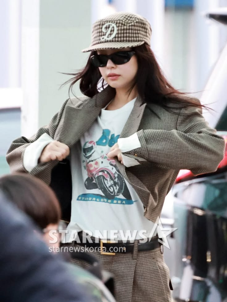 1775733895 711 Ray Ban chinh thuc goi Jennie bang title cuc oach bo