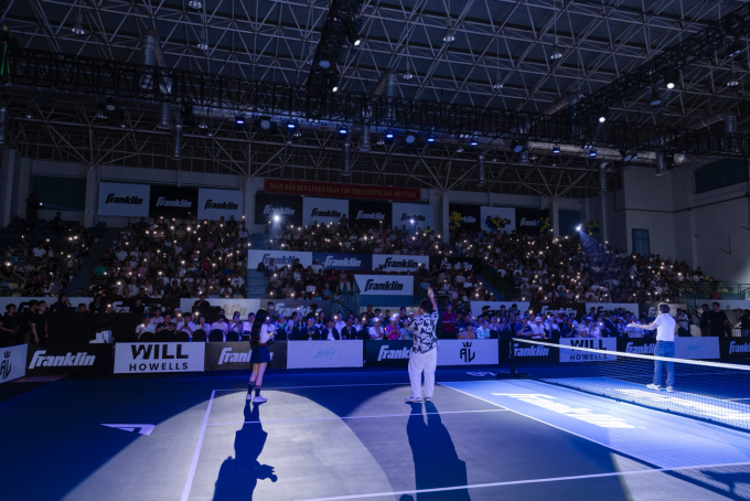 Hơn 1.300 khán giả tham dự, tạo nên không khí sôi động cho sự kiện. Ảnh: Franklin