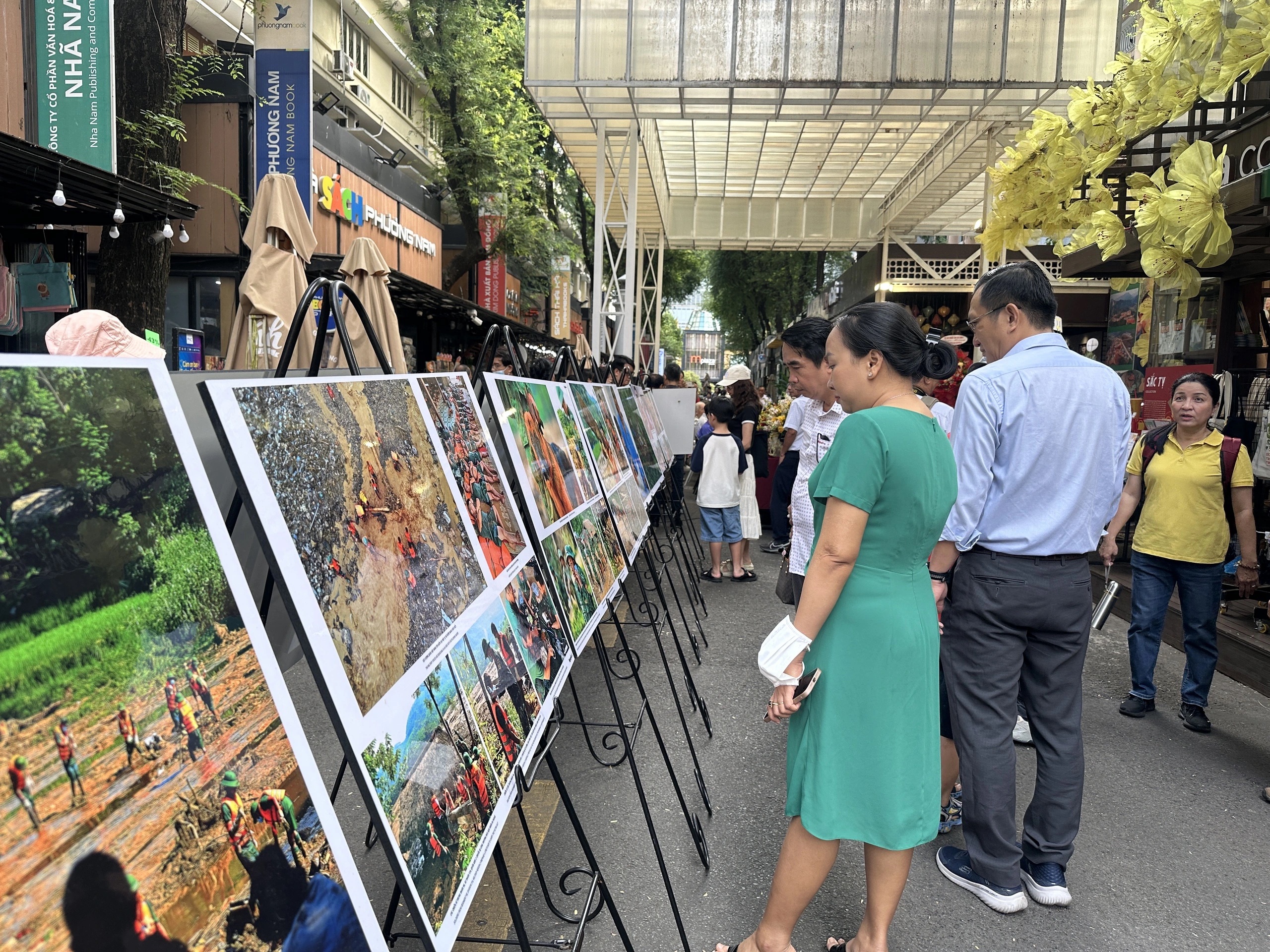 Phường Sài Gòn nói về đề nghị thu hồi giấy phép bãi giữ xe Đường sách TP.HCM- Ảnh 2. Phường Sài Gòn nói về đề nghị thu hồi giấy phép bãi giữ xe Đường sách TP.HCM- Ảnh 2.