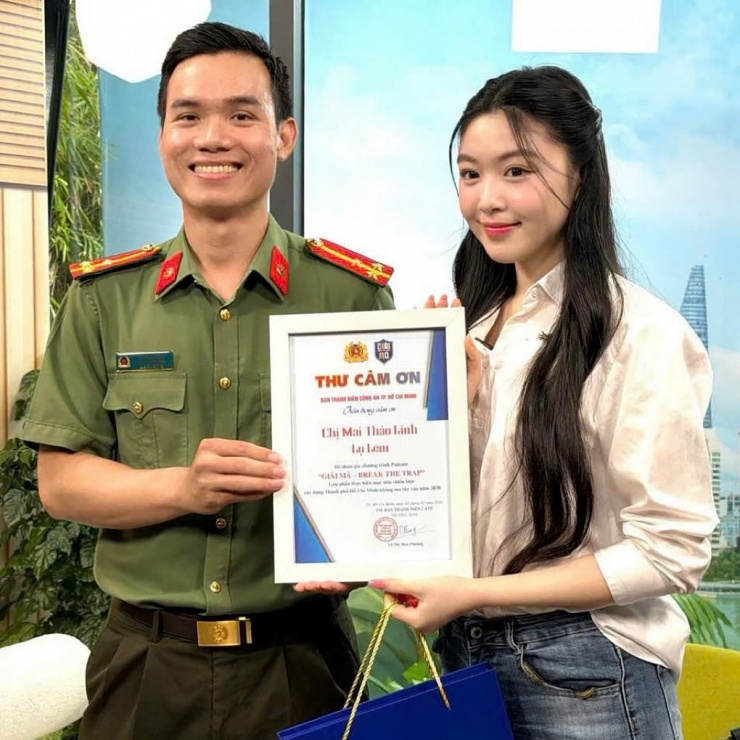 Tuổi 20 rực rỡ của Lọ Lem nhà Quyền Linh 10 Hồi tháng 1, nhan sắc đôi mươi tham gia Giải mã - chương trình cung cấp nhiều thông tin hữu ích từ cơ quan chức năng, giúp mọi người tránh những sai lầm vô tình dẫn đến vi phạm pháp luật.