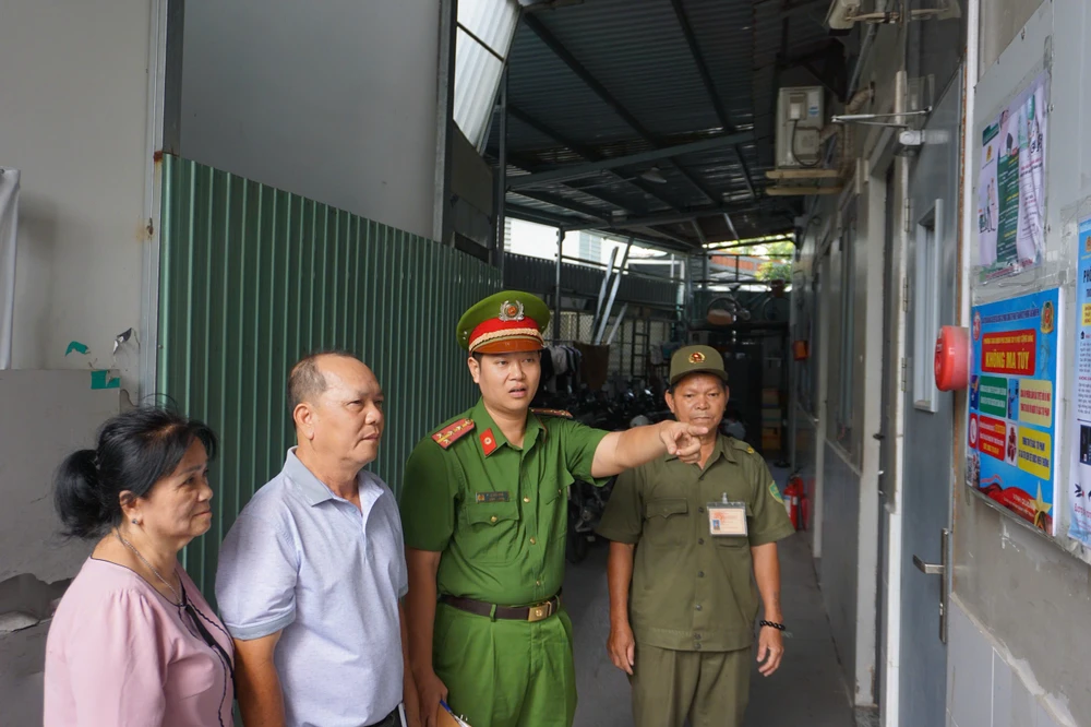 Các pano, áp phích cảnh báo tác hại ma túy được treo tại nhiều khu vực công cộng, nhà trọ, trường học, giúp người dân dễ dàng tiếp cận thông tin và nâng cao ý thức phòng ngừa. z7708345529572_14767b2d6da60f90cd31b0638e7538b4.jpg