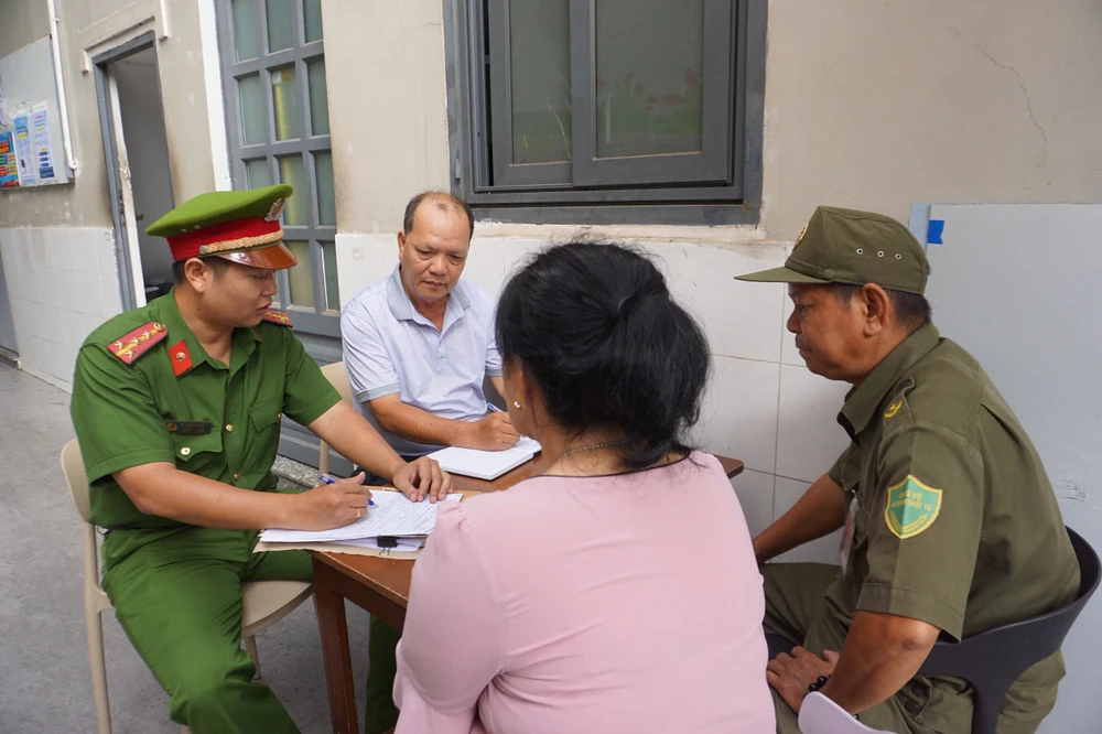 Cảnh sát khu vực bám sát địa bàn, rà soát các điểm nghi vấn liên quan ma túy, chủ động phát hiện, xử lý từ sớm, không để hình thành tụ điểm phức tạp trên địa bàn phường. z7708345517146_54621ece9e03404af9e24ba59c00d582.jpg