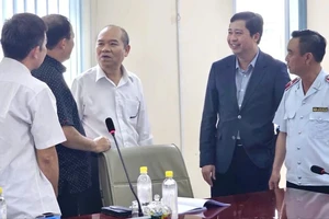 Lãnh đạo UBND TP.HCM, Tổng Thanh tra Chính Phủ, Thanh tra TP.HCM đối thoại với người dân tại 1 buổi tiếp xúc công dân.