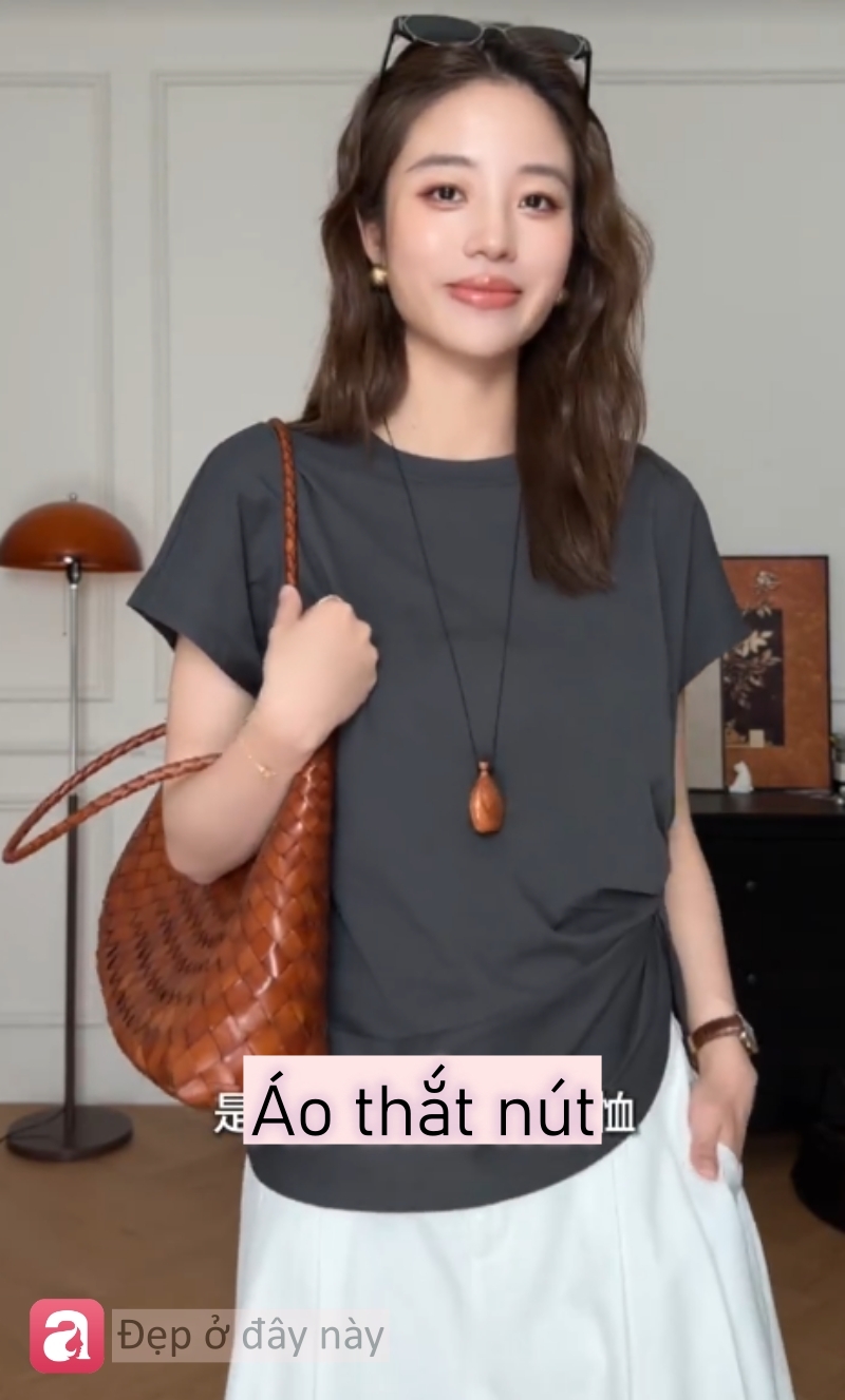 Hè này, áo thun không còn “bình thường”: 5 kiểu mặc lên là thấy gọn gàng, tinh tế ngay lập tức- Ảnh 4.