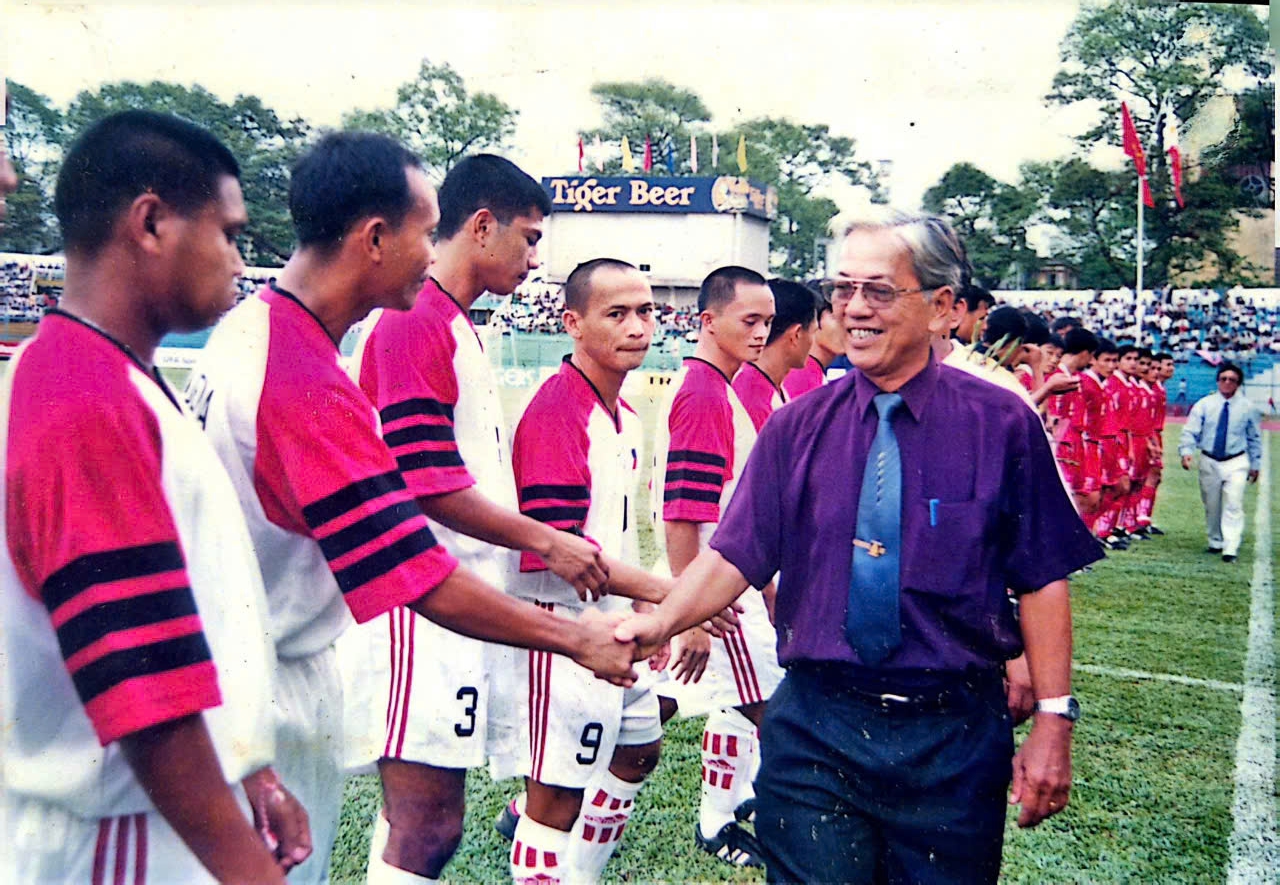 Không còn nữa người khơi nguồn đổi mới cho bóng đá TP.HCM - Ảnh 4. Không còn nữa người khơi nguồn đổi mới cho bóng đá TP.HCM - Ảnh 4.