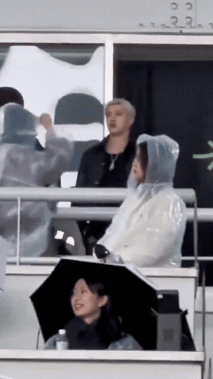 1775746185 160 Tom dinh cong chua Kpop le bong di xem concert