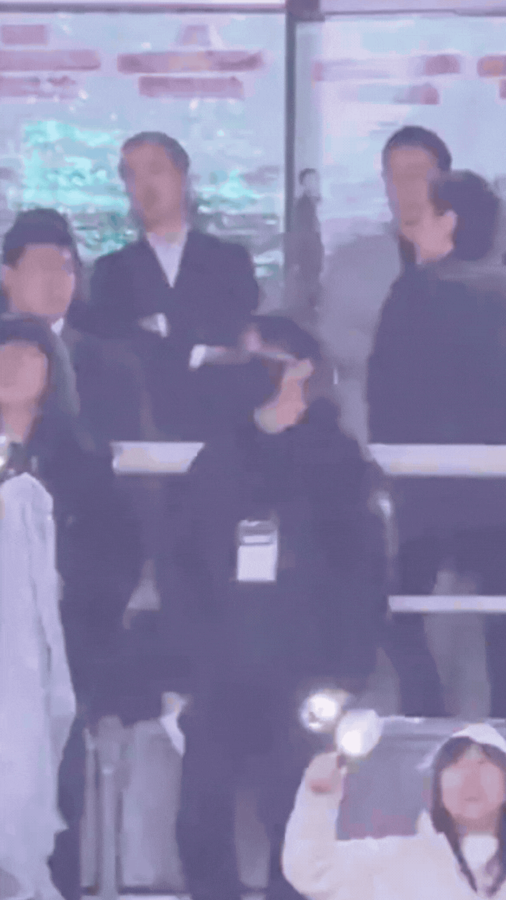 1775746188 334 Tom dinh cong chua Kpop le bong di xem concert