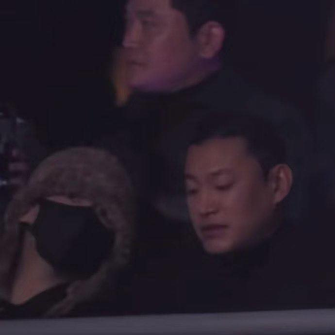 1775746192 479 Tom dinh cong chua Kpop le bong di xem concert