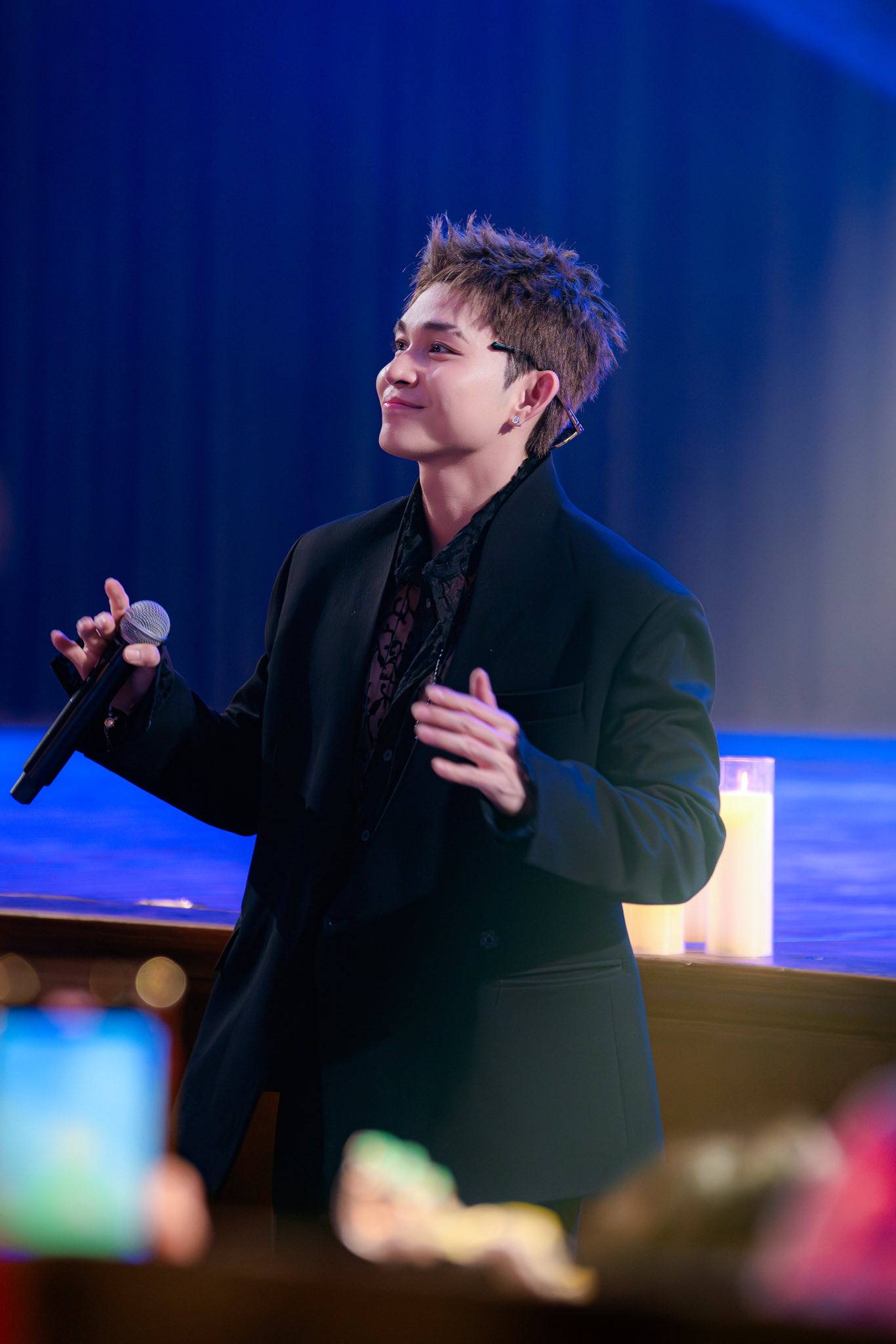 1775747536 391 Jun Pham go MV bi che phan cam se chu