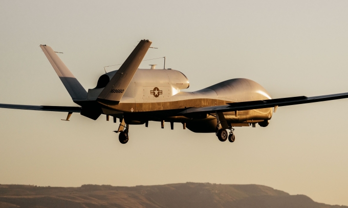 Máy bay MQ-4C Mỹ cất cánh từ căn cứ Sigonella hồi tháng 7/2024. Ảnh: US Navy