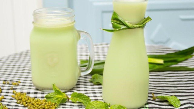 Đổ sữa đậu xanh vào lọ thủy tinh, khi muốn dùng có thể thêm sữa tươi. Bảo quản trong ngăn mát tủ lạnh và dùng dần 1-2 ngày.