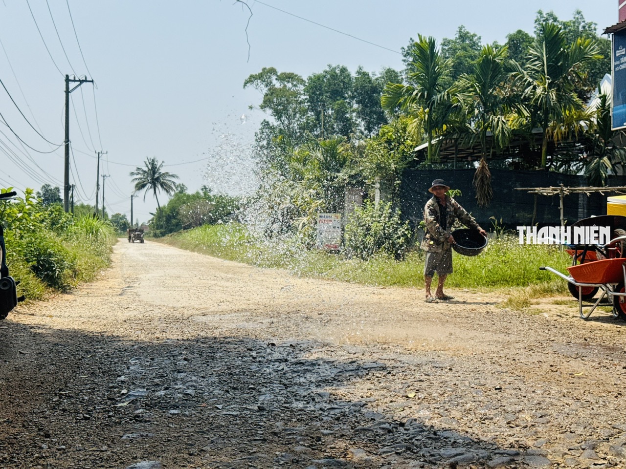 Đường ĐH09 ở Bình Minh 'tan nát', người dân khốn khổ- Ảnh 4.