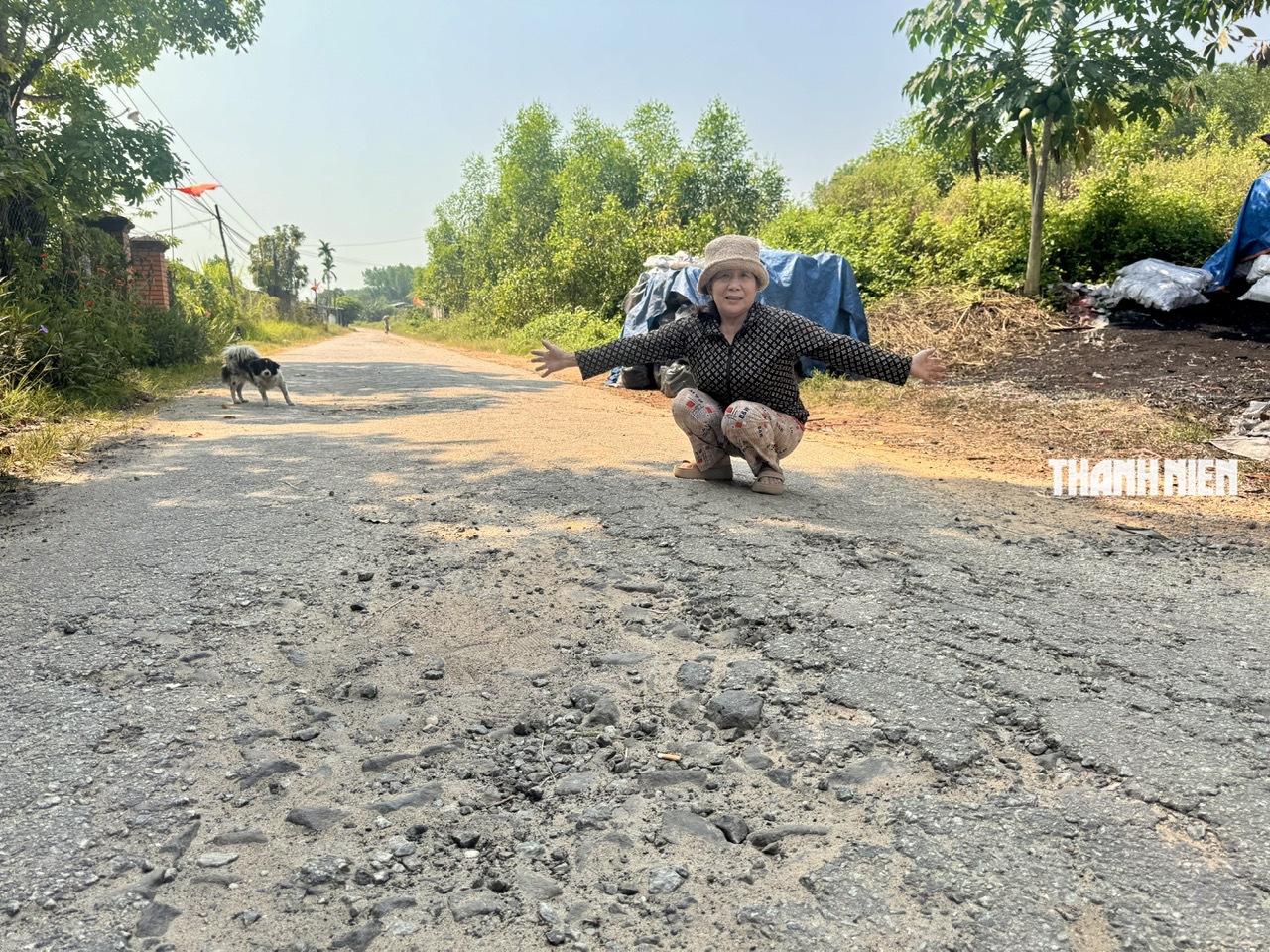 Đường ĐH09 ở Bình Minh 'tan nát', người dân khốn khổ- Ảnh 6.