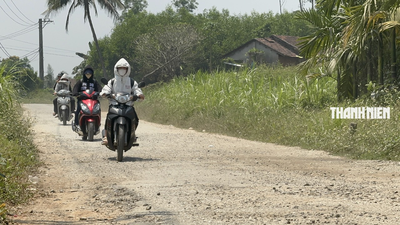 Đường ĐH09 ở Bình Minh 'tan nát', người dân khốn khổ- Ảnh 7.