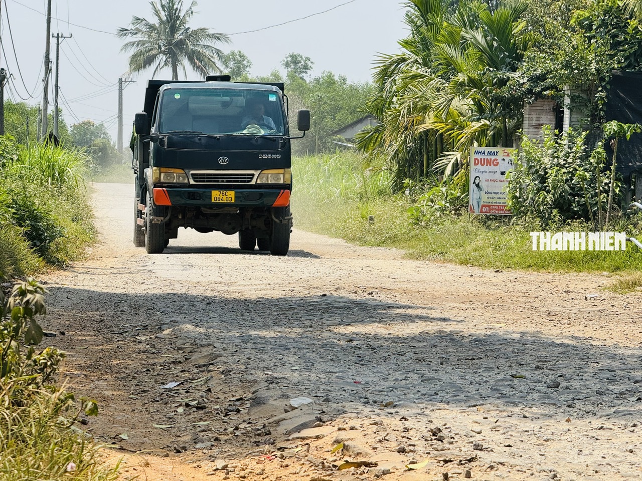 Đường ĐH09 ở Bình Minh 'tan nát', người dân khốn khổ- Ảnh 9.