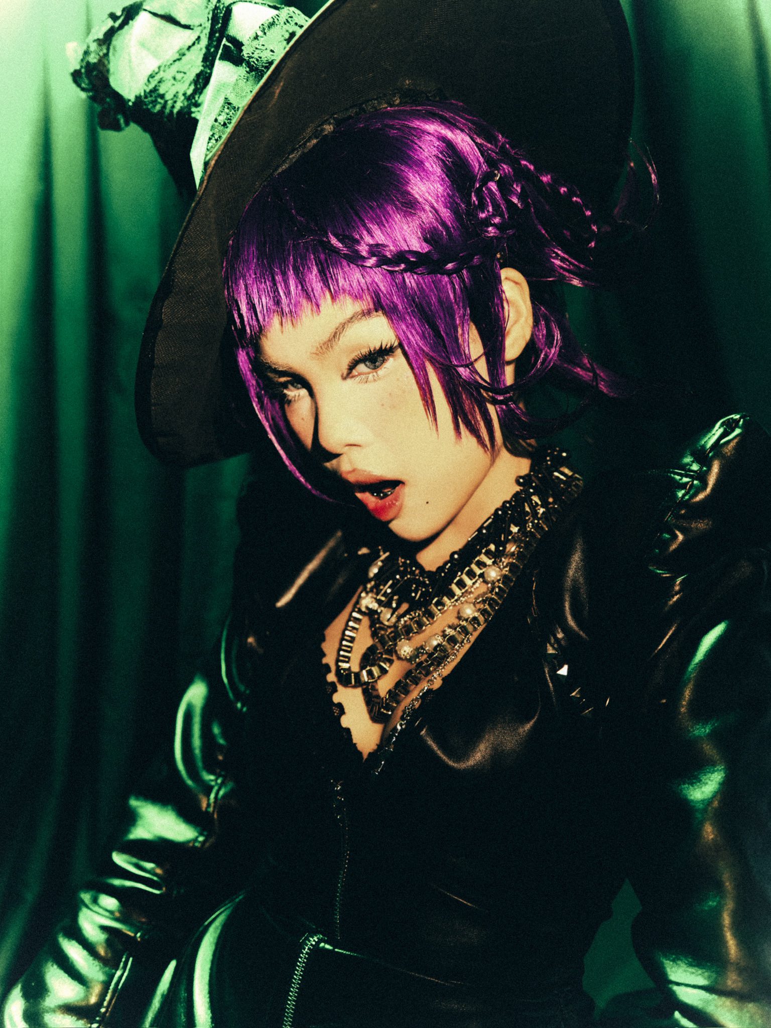 1775783075 197 Quynh Anh Shyn het ga het so fashionista lam MV