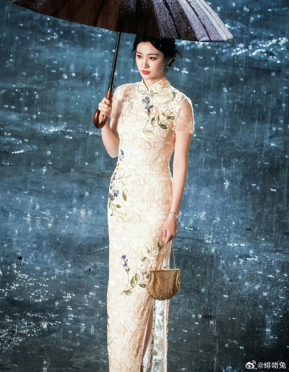 Bức ảnh đẹp phát sốc khiến Vương Sở Nhiên bị mắng 