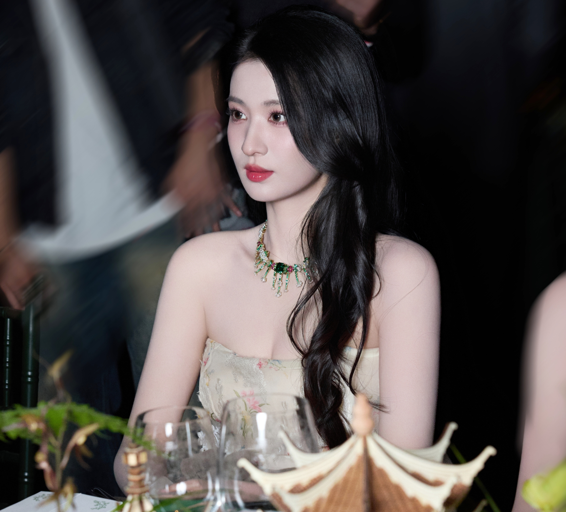 Bức ảnh đẹp phát sốc khiến Vương Sở Nhiên bị mắng 