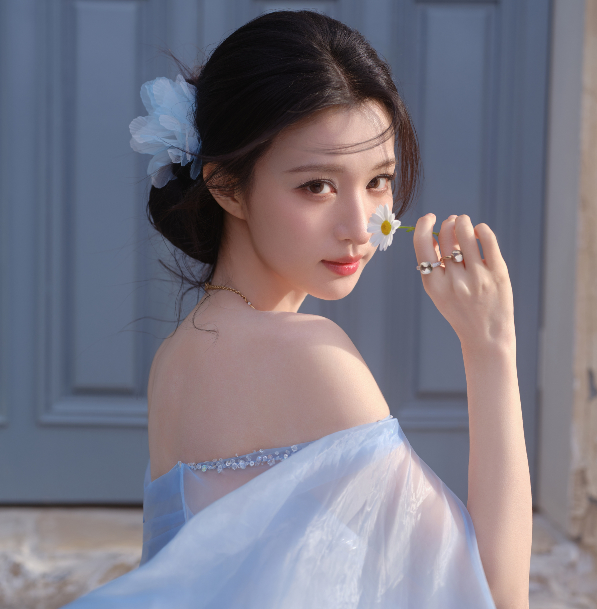 Bức ảnh đẹp phát sốc khiến Vương Sở Nhiên bị mắng 