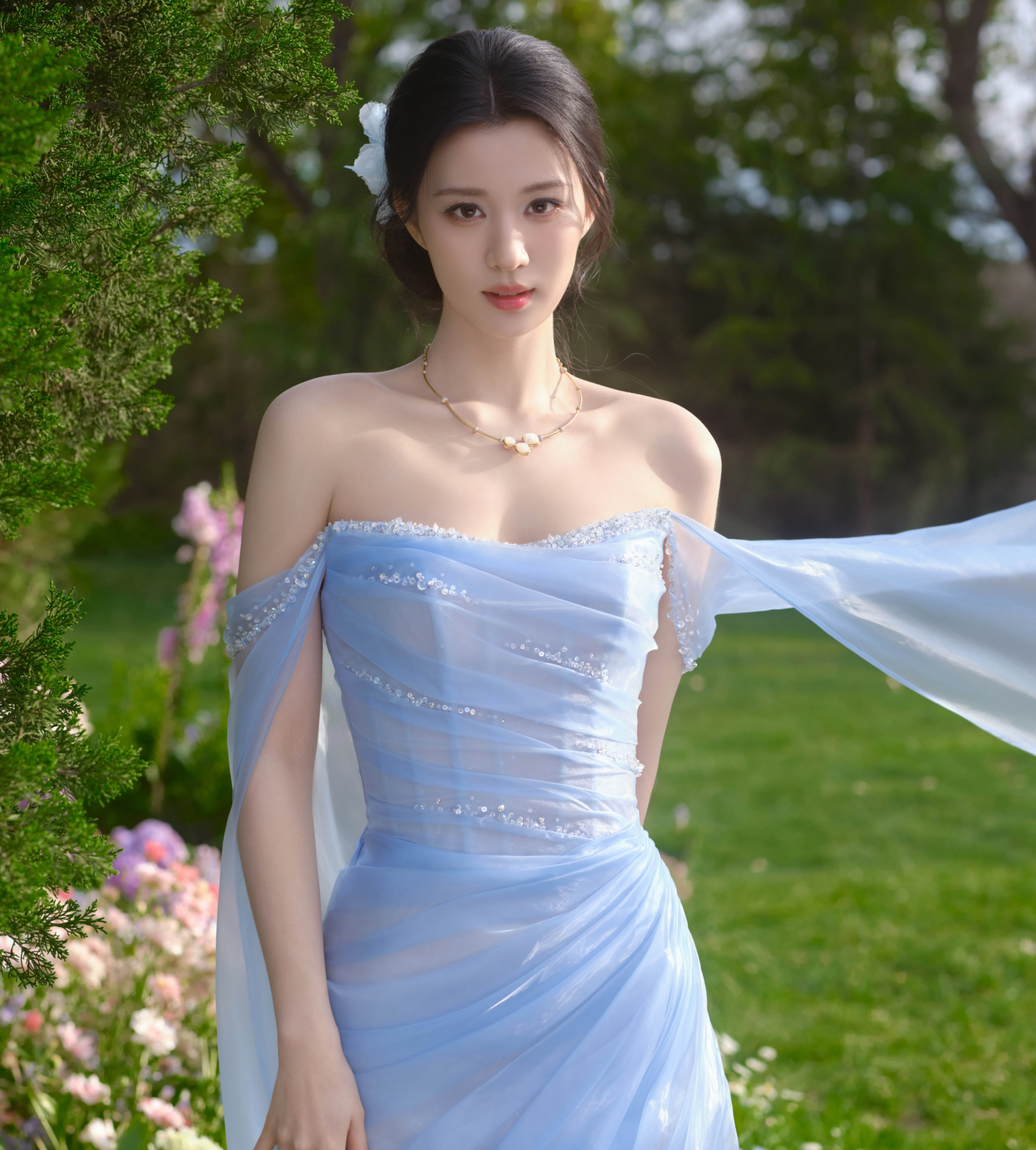 Bức ảnh đẹp phát sốc khiến Vương Sở Nhiên bị mắng 