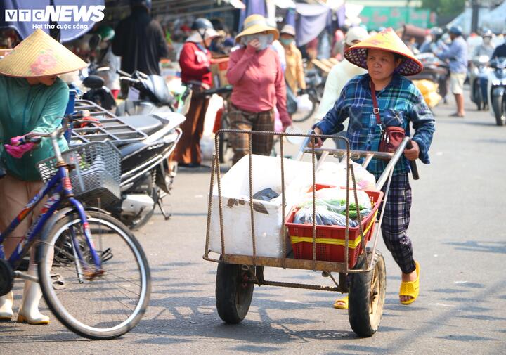 1775785451 881 Nang nhu ‘chao lua nguoi lao dong mien Trung vat