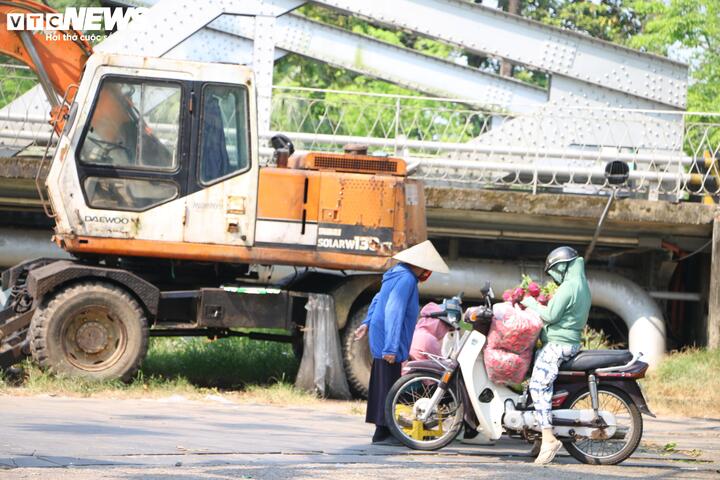 1775785459 997 Nang nhu ‘chao lua nguoi lao dong mien Trung vat