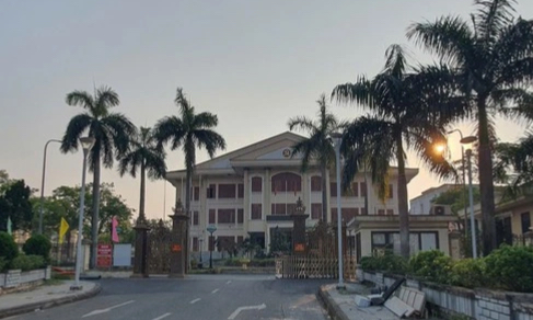 'Không phải đưa ngược cán bộ làm việc ở bắc Quảng Trị vào lại nam Quảng Trị'- Ảnh 2. 'Không phải đưa ngược cán bộ làm việc ở bắc Quảng Trị vào lại nam Quảng Trị'- Ảnh 2.