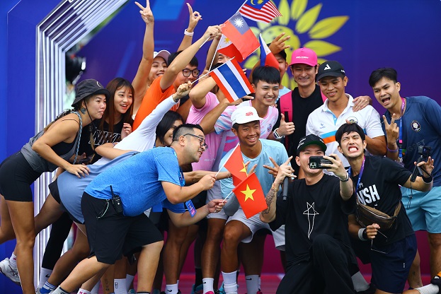 1775792069 875 Quang Duong dang o the ngan can treo soi toc