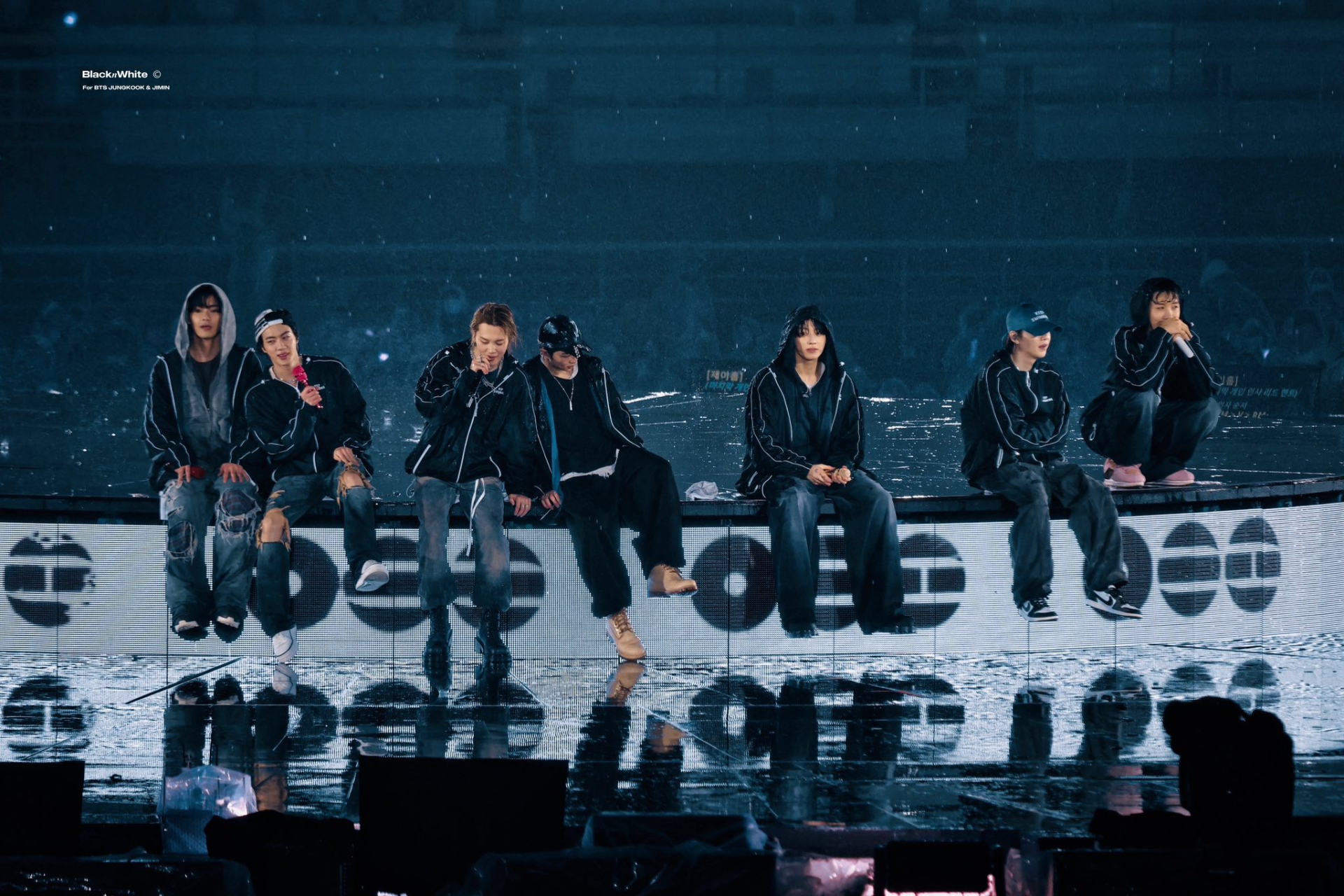 1775793408 640 San khau nhu le hoi quoc gia cua BTS 41