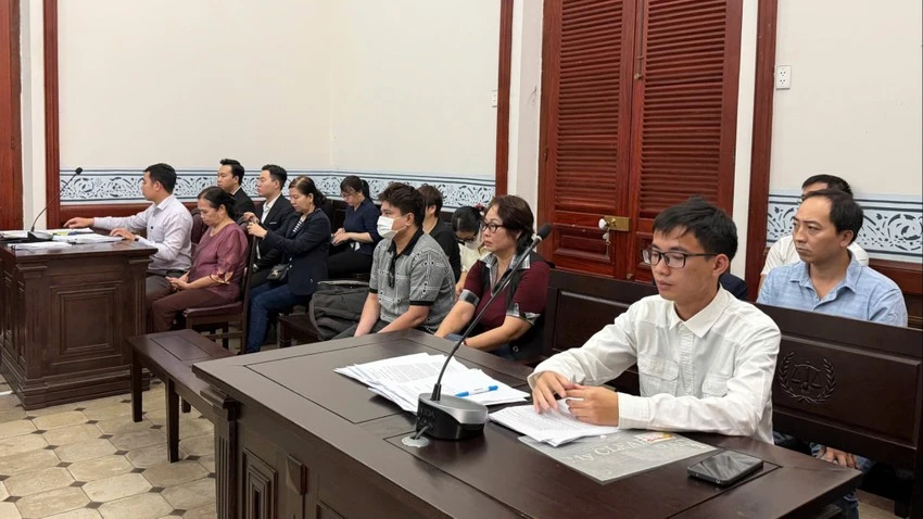 Các bên trong phiên xét xử sơ thẩm. Ảnh: TRẦN MINH co-dien-vien-duc-tien.jpeg