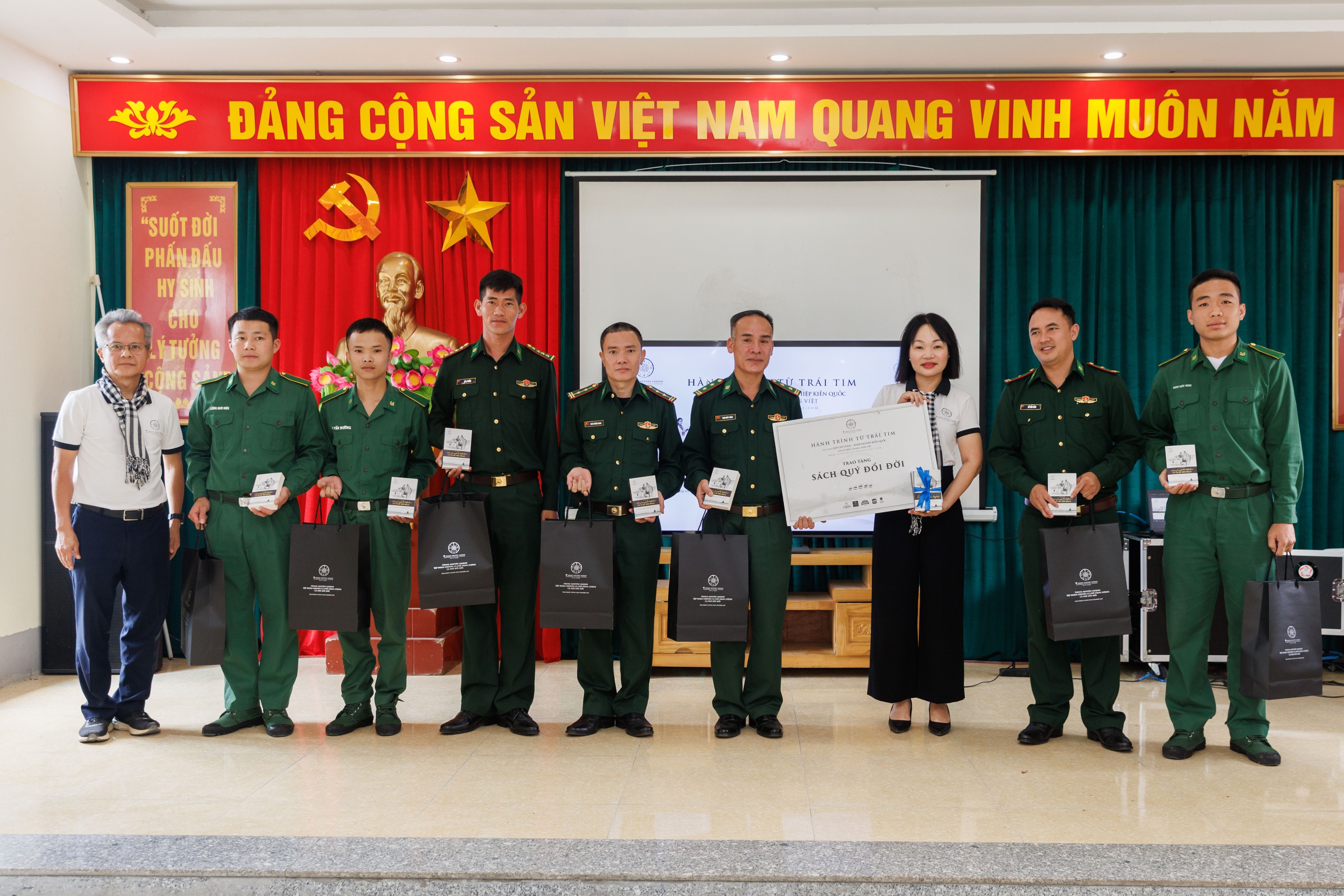 Hành trình Từ Trái Tim tiếp lửa nơi biên cương phía bắc Tổ quốc - Ảnh 4.