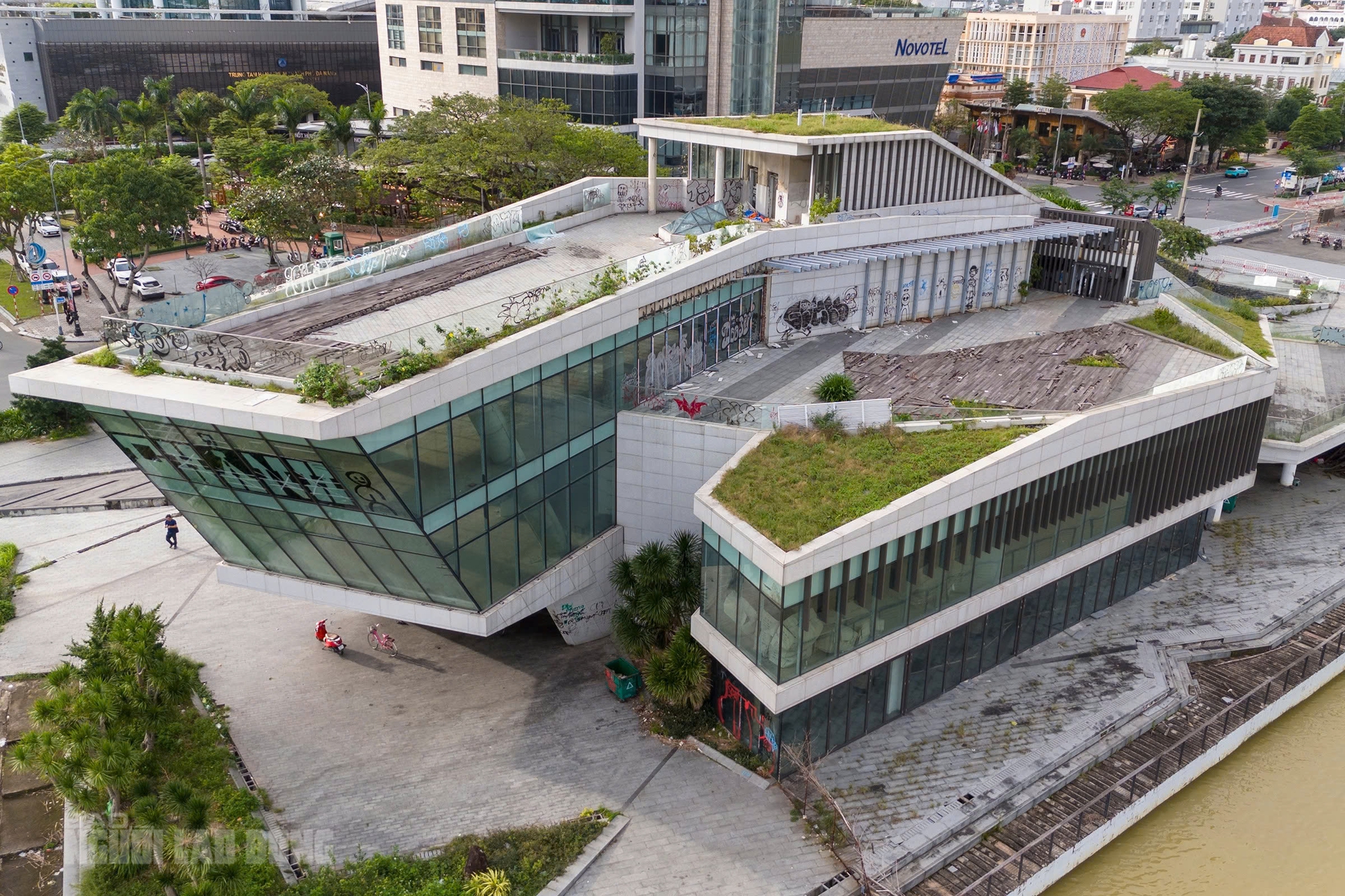 Cận cảnh bến du thuyền trăm tỉ bên sông Hàn Đà Nẵng 2 Cận cảnh bến du thuyền trăm tỉ bên sông Hàn - Ảnh 2.