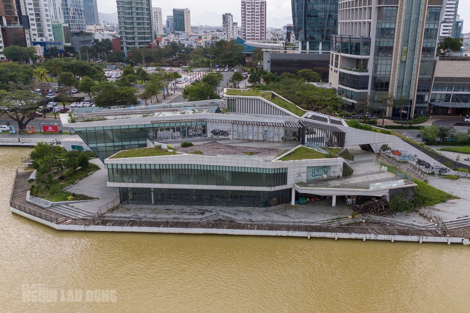 Cận cảnh bến du thuyền trăm tỉ bên sông Hàn Đà Nẵng 3 Cận cảnh bến du thuyền trăm tỉ bên sông Hàn - Ảnh 3.