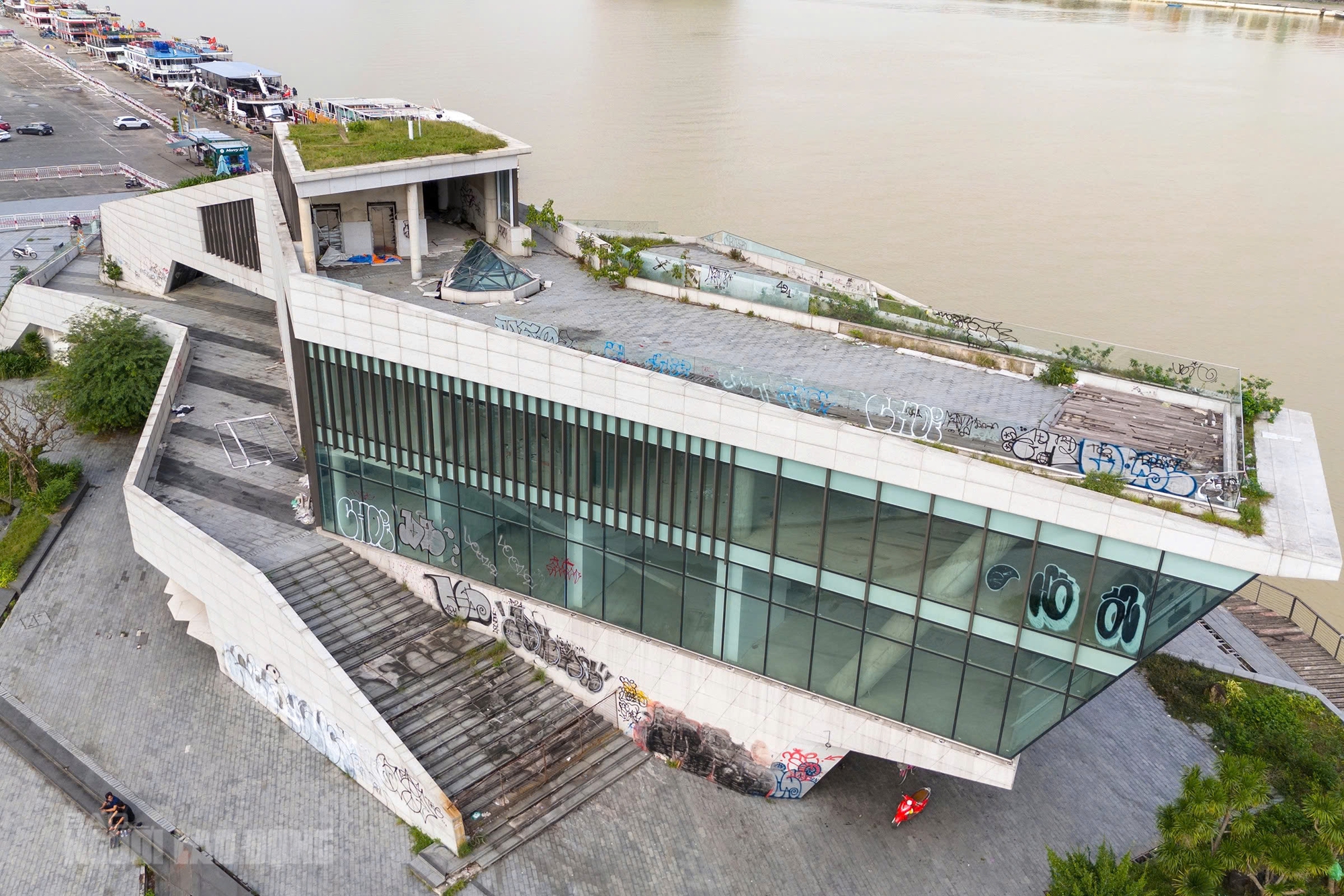 Cận cảnh bến du thuyền trăm tỉ bên sông Hàn Đà Nẵng 4 Cận cảnh bến du thuyền trăm tỉ bên sông Hàn - Ảnh 4.