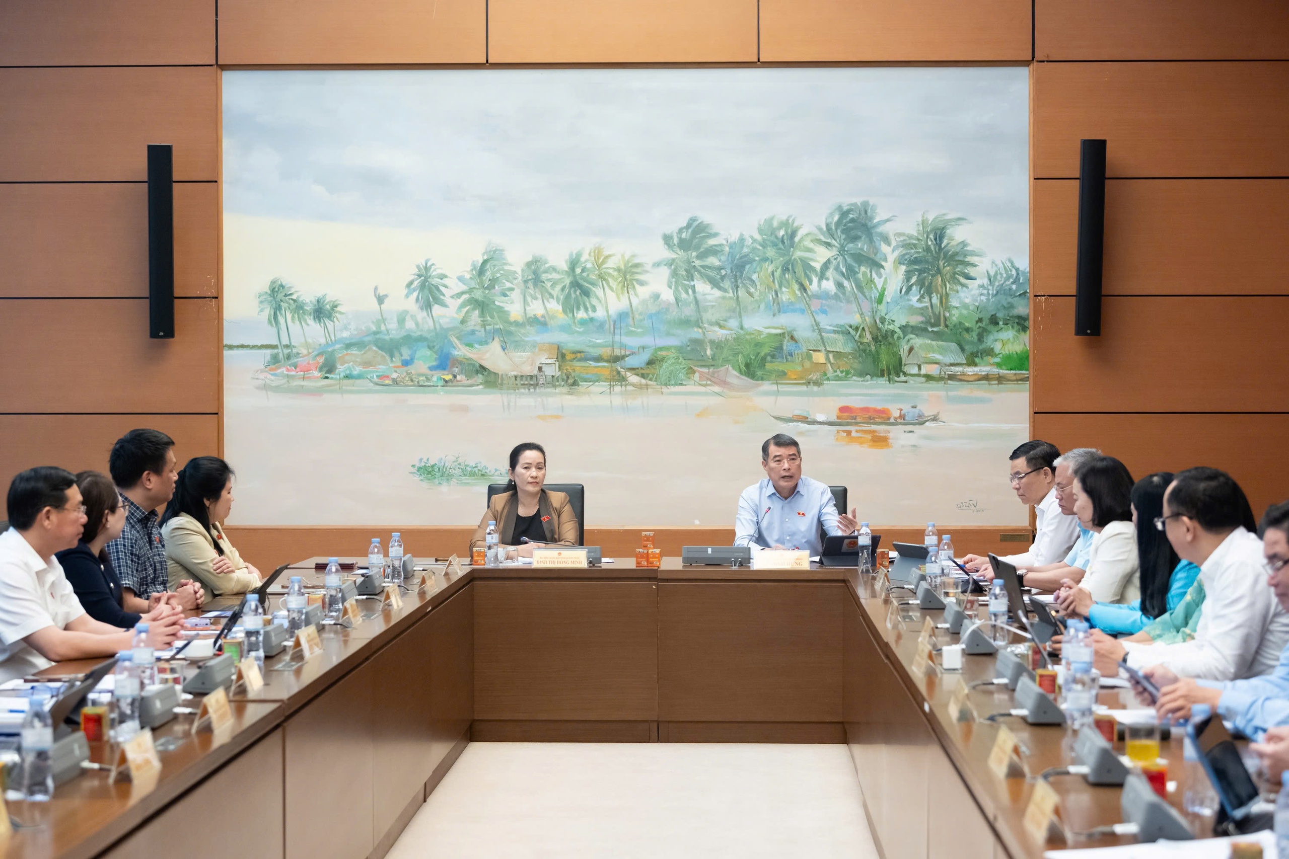 Thủ tướng Lê Minh Hưng: Không chấp nhận tăng trưởng 'nóng' bằng mọi giá - Ảnh 2.